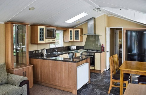 Arnold House | Modern, spacious lodge with double and twin rooms.