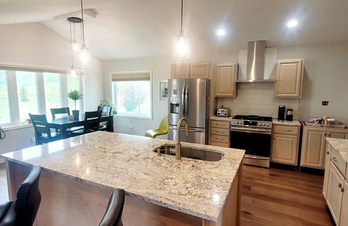 Rapid City House | Modern, spacious property off Wildhorse Drive