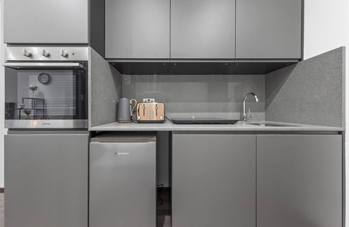 Golders Green Apartment | Modern Spacious Sleeps 4 Studio Golders Green