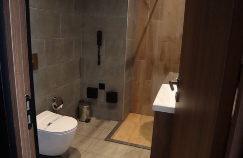 Serifali Mahallesi Bed & Breakfast | Modern, spacious suites. Close to the airport and central areas.