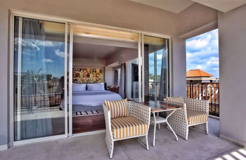 Nakula Apartment | Modern Spacious Suite with Free Stocked Minibar (TStone Suite2)