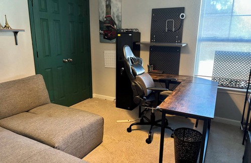 North Central House | Modern, spacious, house - Centrally Located! Pet Friendly!
