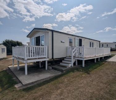 Holworth House | Modern Spacious Willerby Malton Caravan at Durdle Door Holiday Park, Close to Iconic Durdle Door & Lulworth Cove