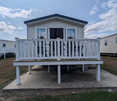 Holworth House | Modern Spacious Willerby Malton Caravan at Durdle Door Holiday Park, Close to Iconic Durdle Door & Lulworth Cove