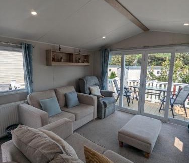 Holworth House | Modern Spacious Willerby Malton Caravan at Durdle Door Holiday Park, Close to Iconic Durdle Door & Lulworth Cove