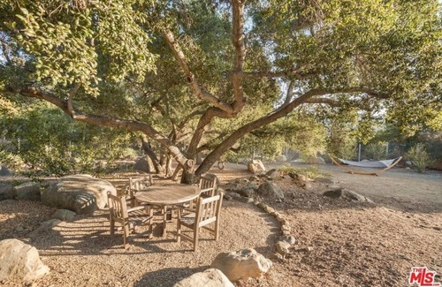 Ojai House | Modern spiritual oasis in East End orange groves