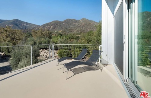 Ojai House | Modern spiritual oasis in East End orange groves