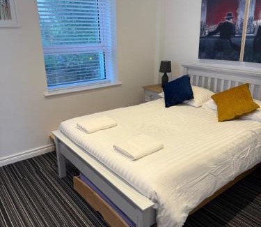 Portrush Apartment | Modern Split-Level 2-Bed Apartment with Balcony