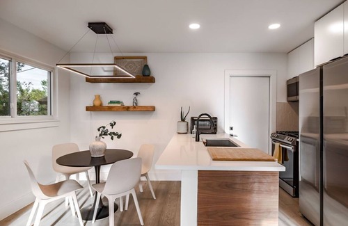 East Congress Condo | Modern St. Elmo 2 Bedroom 10 Min- Downtown/Zilker