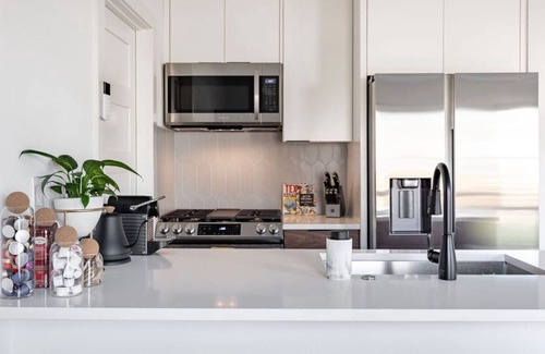 East Congress Condo | Modern St. Elmo 2 Bedroom 10 Min- DT/Zilker
