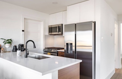 East Congress Condo | Modern St. Elmo 2 Bedroom 10 Min- DT/Zilker