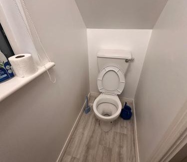 Navan House | Modern Stay at Blackcastle Home