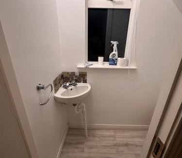 Navan House | Modern Stay at Blackcastle Home