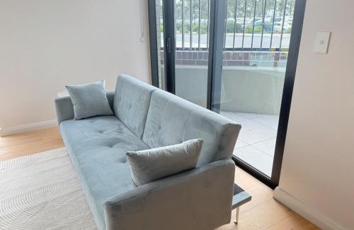Rouse Hill Apartment | Modern Stay by Tallawong Metro