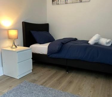Ipswich Apartment | Modern Stay-Walk to Everything 6