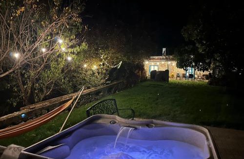 Balatonfured House | Modern stone house in Balatonfüred with jacuzzi