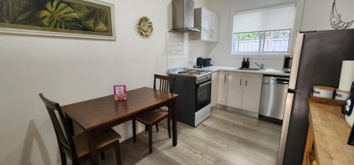 Wollongong CBD House | Modern Studio 10mins walk to Wollongong Hospital & Train Station with Parking