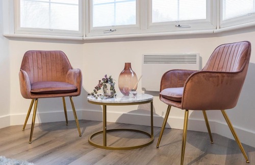 Brent Cross Apartment | Modern Studio 3 min walk to Tube station nw11