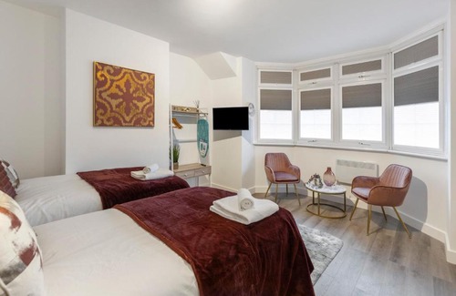 Brent Cross Apartment | Modern Studio 3 min walk to Tube station nw11
