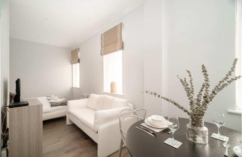 Liverpool Apartment | Modern Studio Apartment in Waterloo Liverpool