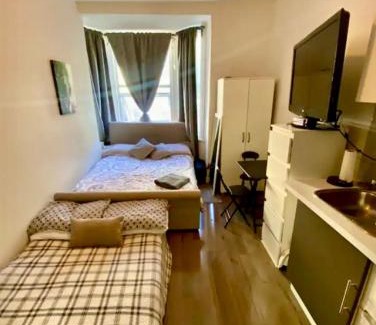 Shepherd's Bush Apartment | modern studio Apartment sleeps 4 people opposite Westfield Shepherds bush