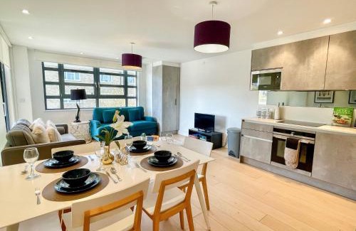 St. Johns Wood Apartment | Modern Studio Apartments & 3Bedroom flat with Pvt Balcony steps from Regent's Park