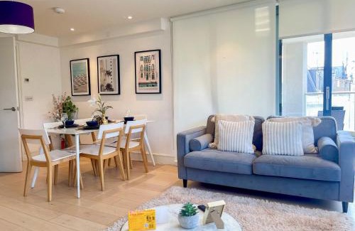 St. Johns Wood Apartment | Modern Studio Apartments & 3Bedroom flat with Pvt Balcony steps from Regent's Park