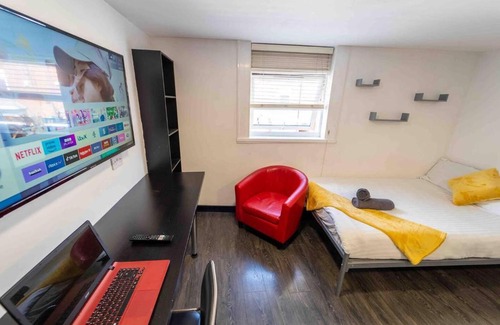 Selly Oak Apartment | Modern studio available close to the city