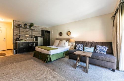 Truckee House | Modern Studio Deluxe #231 at Donner Lake Village