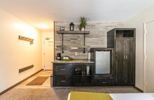 Truckee House | Modern Studio Deluxe #231 at Donner Lake Village