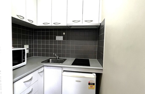 Carlton South Apartment | Modern Studio for 2 | Heart of Melbourne | Great Location