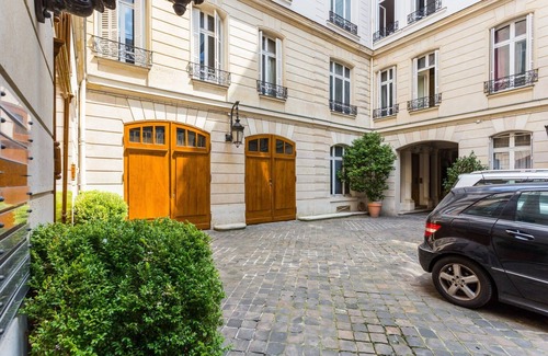 Ternes Apartment | Modern Studio for 4 People - Arc de Triomphe