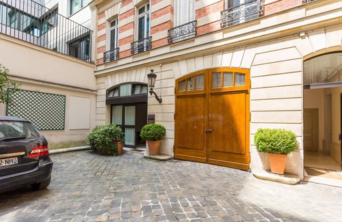 Ternes Apartment | Modern Studio for 4 People - Arc de Triomphe