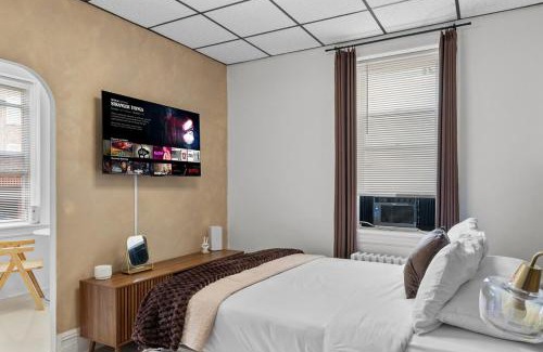 The Heights Apartment | Modern Studio Free Parking Near NYC