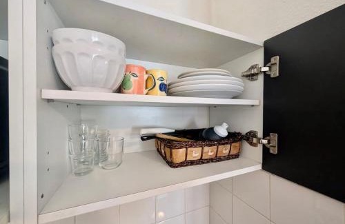 Secteur 1 Apartment | Modern Studio - Free Parking, Near Train Station & Downtown