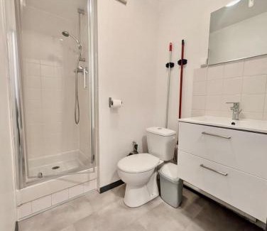 Secteur 1 Apartment | Modern Studio - Free Parking, Near Train Station & Downtown