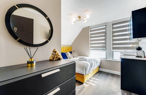 Seven Sisters Condo | Modern Studio in Excellent Location