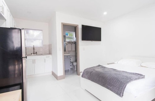 Allapattah Villa | Modern Studio in Heart of Miami