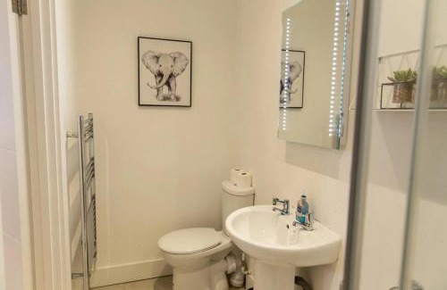 Maidstone Apartment | Modern Studio in Maidstone by Stayfolk, ideal for Business & Contractors