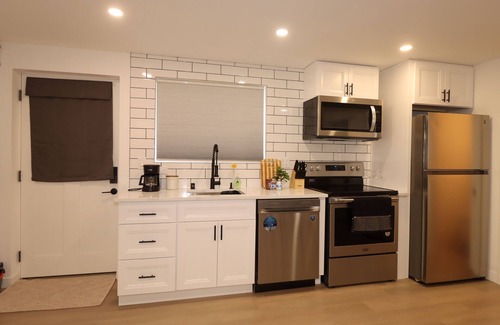 Columbia City Apartment | Modern studio in Seattle near Downtown, Airport, Stadiums, light rail.