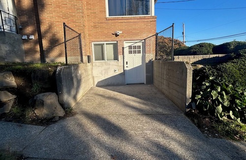 Columbia City Apartment | Modern studio in Seattle near Downtown, Airport, Stadiums, light rail.