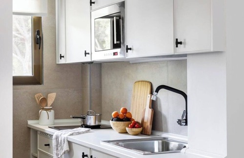 Embajadores Apartment | MODERN STUDIO IN THE CENTER OF MADRID WITH POOL.