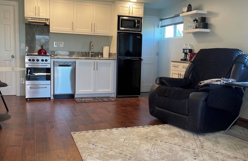 Julian House | Modern studio in the mountains - amazing views, high speed wifi, fully fenced