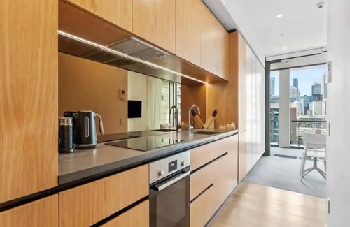 Auckland Central Business District House | Modern Studio in Wynyard Quarter by Zodiak Stays