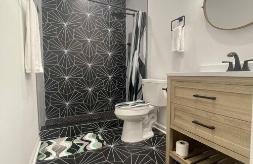 Greensboro House | Modern Studio Near PTI Airport