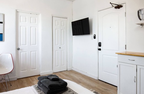 Rampart Village Apartment | Modern Studio Near Downtown LA! 420-Friendly