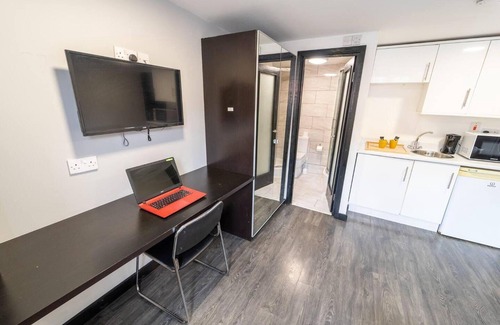 Selly Oak Apartment | Modern Studio Next to University of Birmingham
