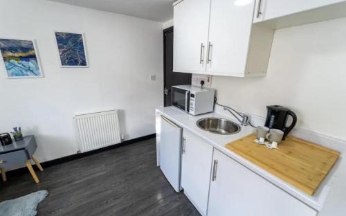 Selly Oak Apartment | Modern Studio next to University of Birmingham