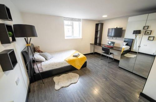 Selly Oak Apartment | Modern Studio next to University of Birmingham