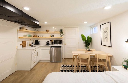 Ballard Condo | Modern Studio Retreat in Sunset Hill, Ballard!